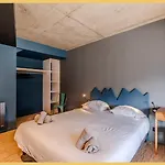 Le Chateau Ambulant Alpstuga La Baume